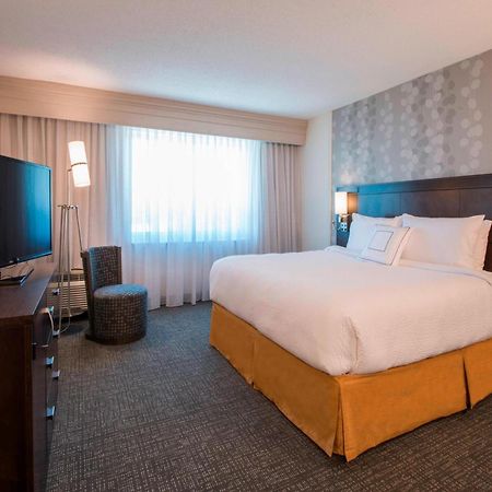 Courtyard By Marriott Columbus Hotel Exterior foto