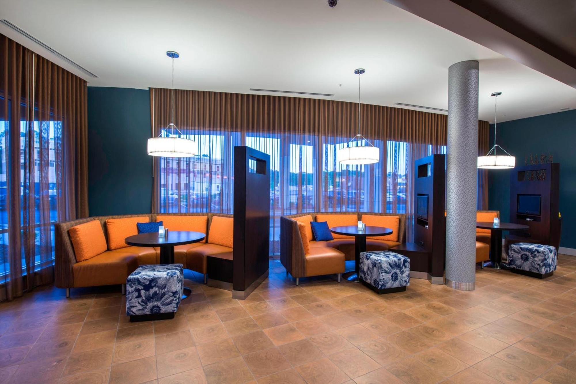 Courtyard By Marriott Columbus Hotel Exterior foto