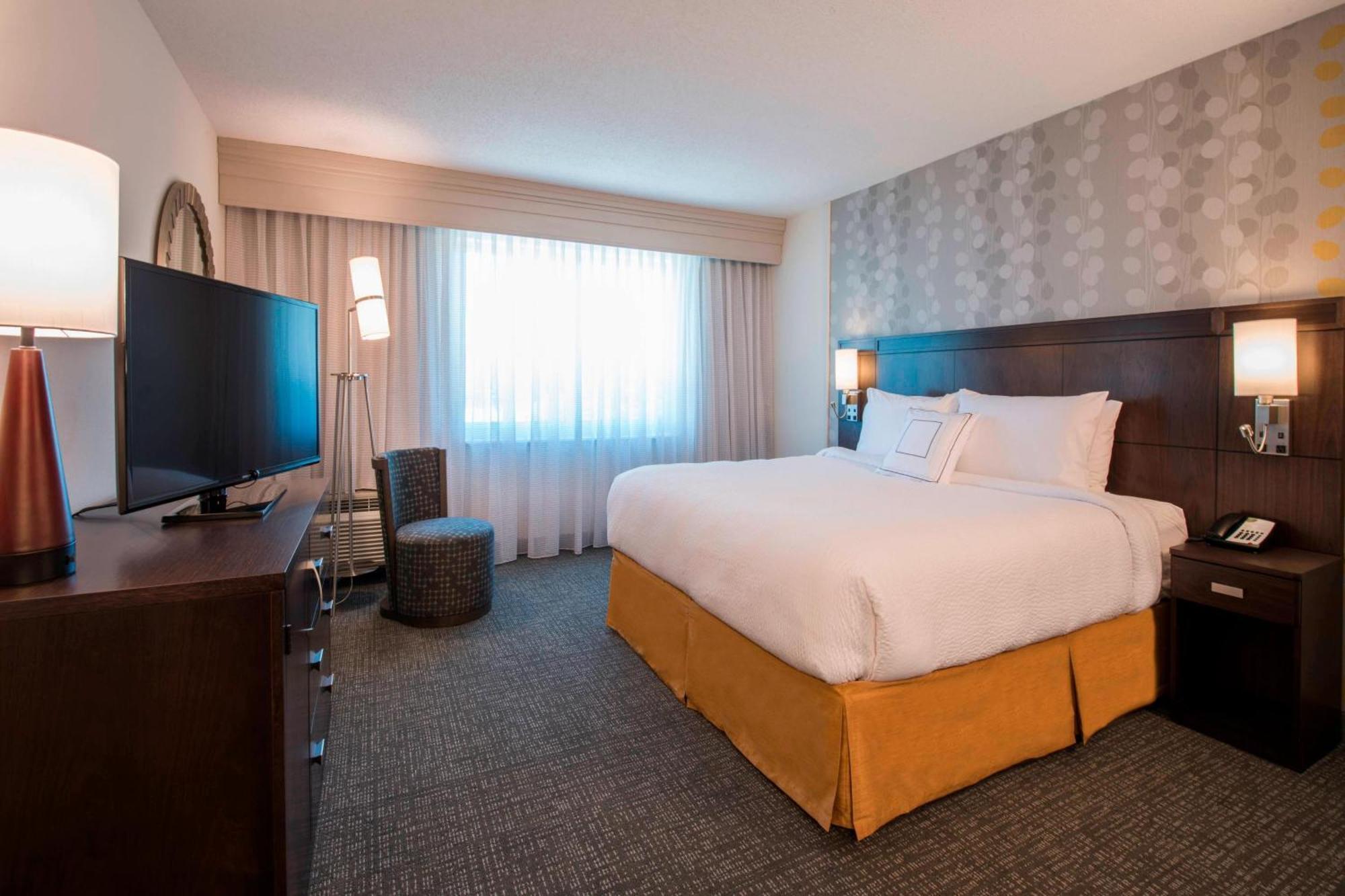 Courtyard By Marriott Columbus Hotel Exterior foto