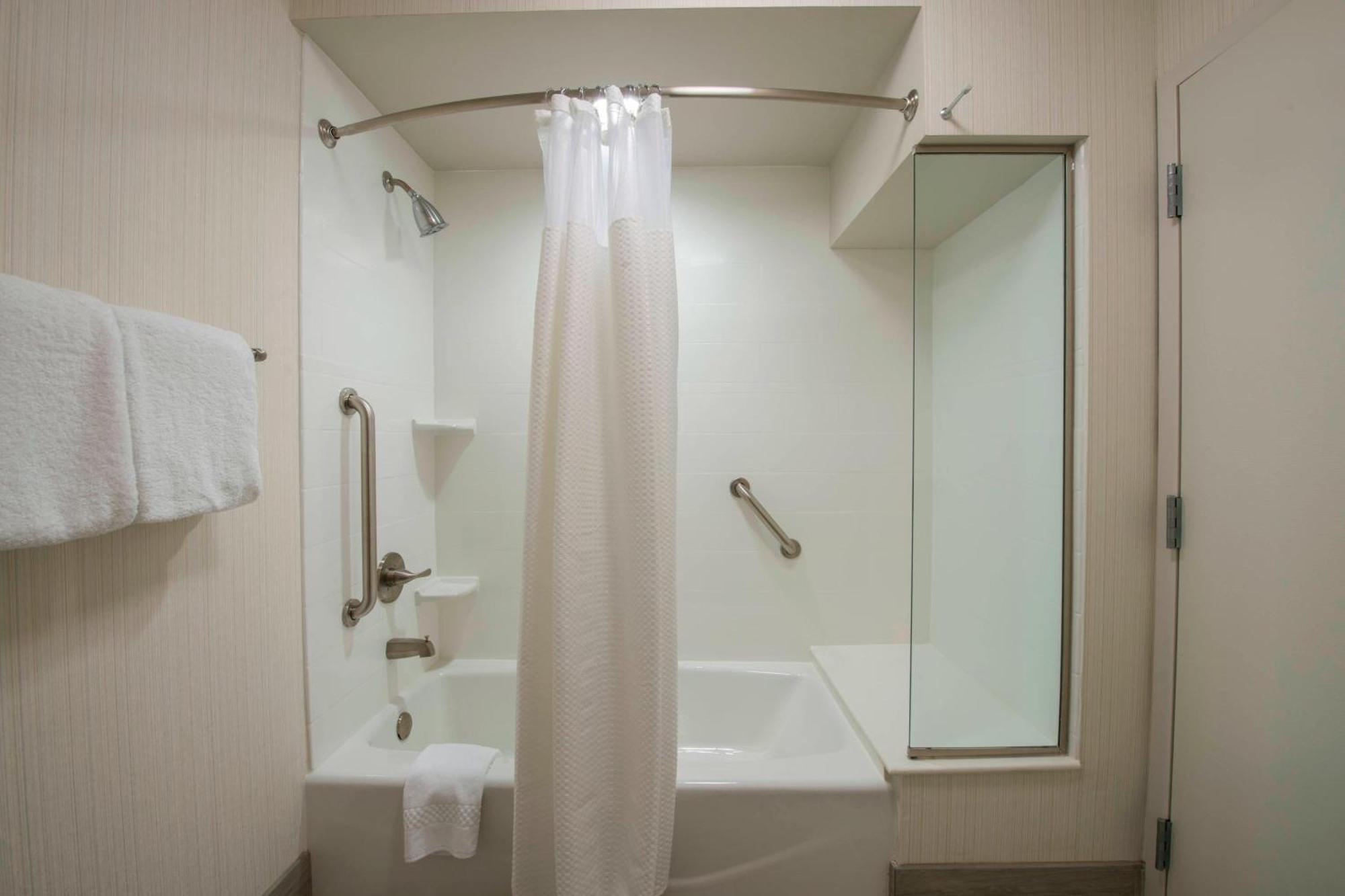 Courtyard By Marriott Columbus Hotel Exterior foto
