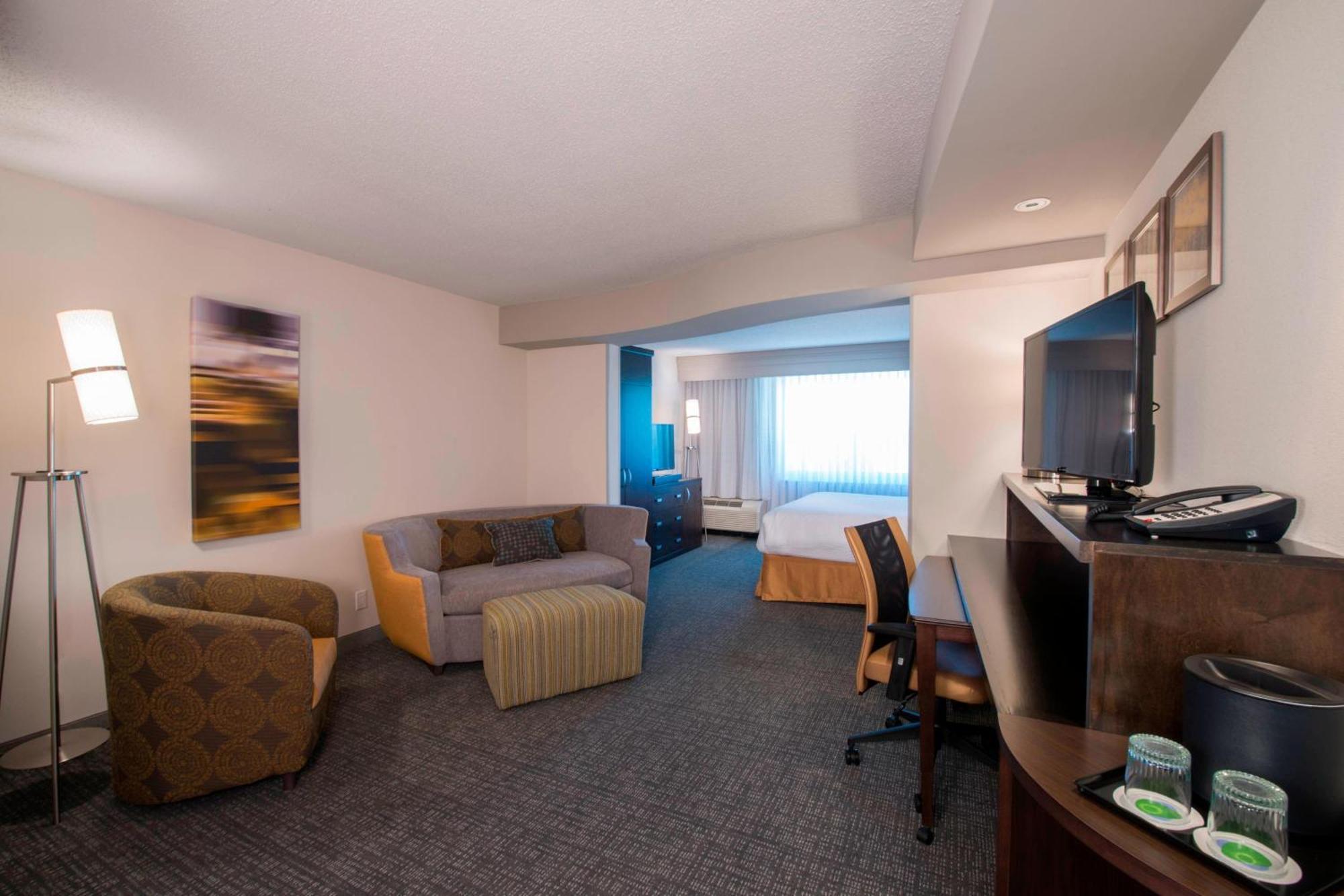 Courtyard By Marriott Columbus Hotel Exterior foto