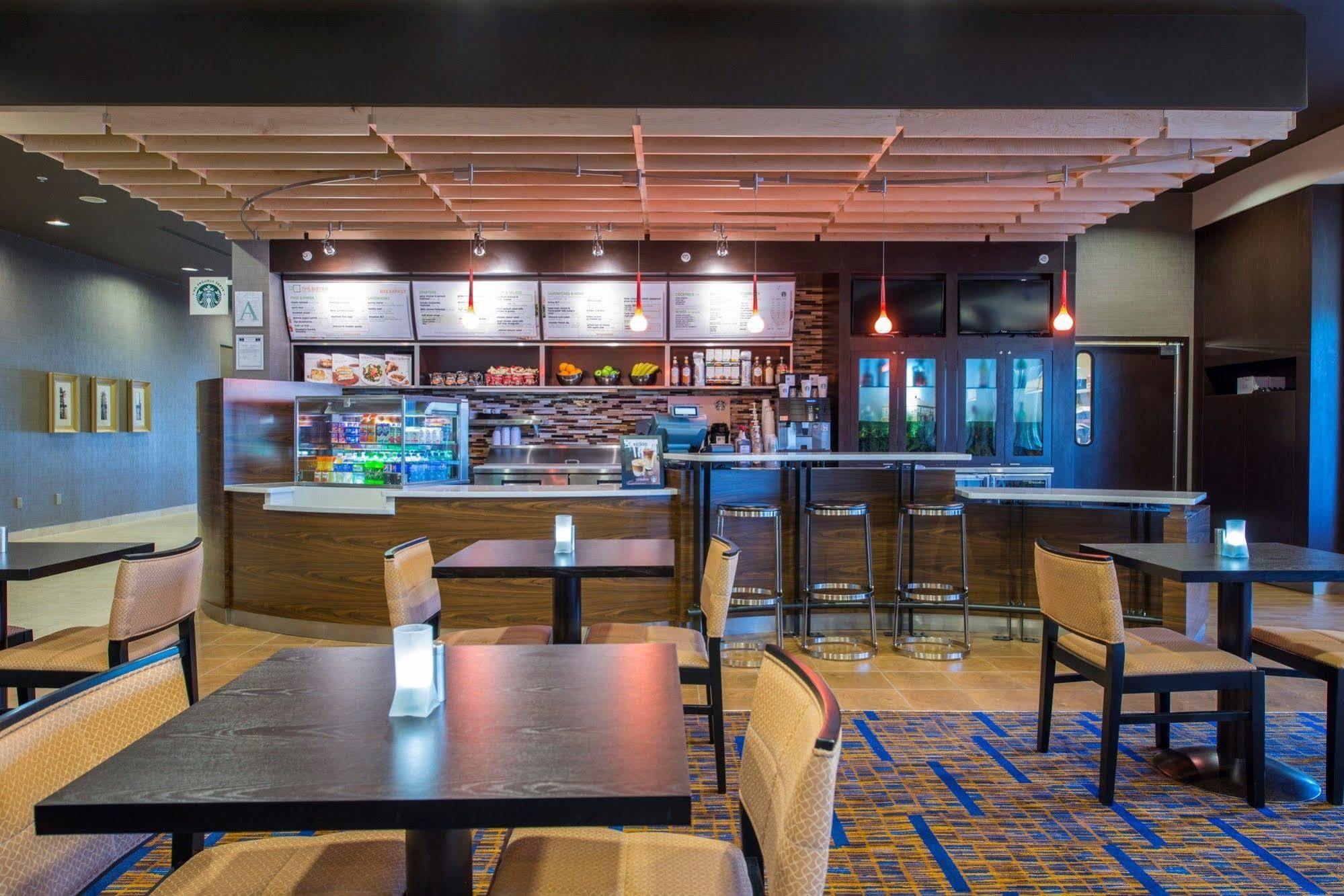 Courtyard By Marriott Columbus Hotel Exterior foto